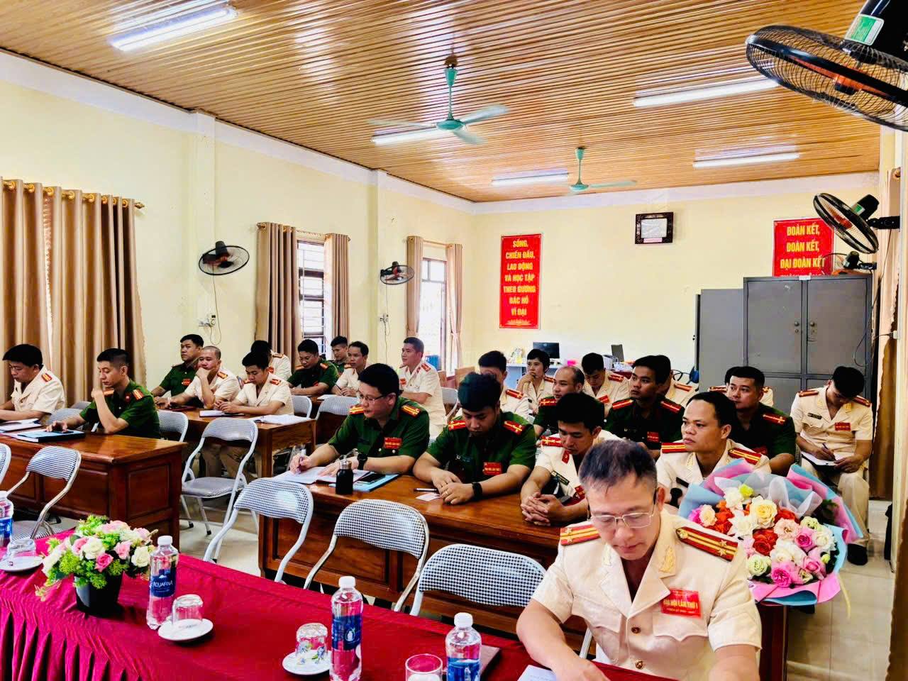 Anh-tin-bai